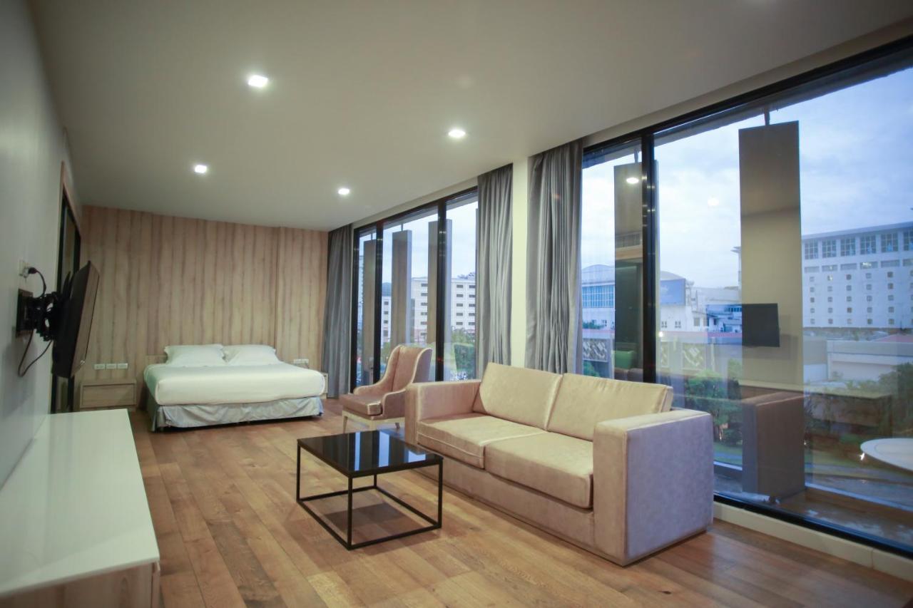 Holiday Poipet Exterior foto